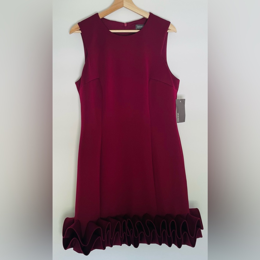 Donna Ricco Wine Ruffle-Hem Sheath sleeveless Dress